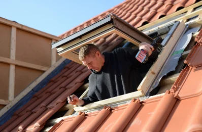 Pose de fenêtres de toit Velux à Hommes